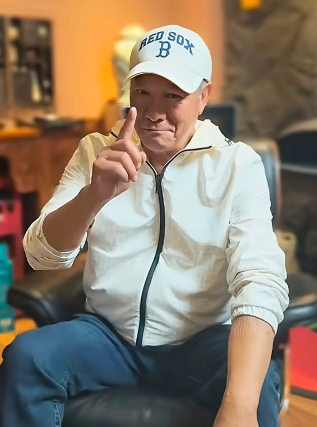 中国香港著名影星李修贤：蔡子明和李连杰签约完成后，当天在他公司楼下被一个杀手打了