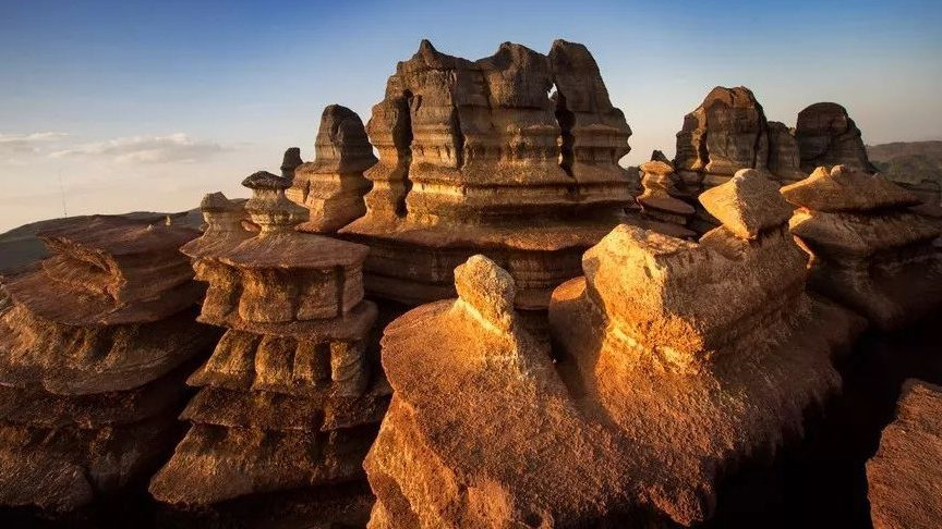 仿佛置身于外星球，直观体验腊尔山红石林沧海桑田的变化！