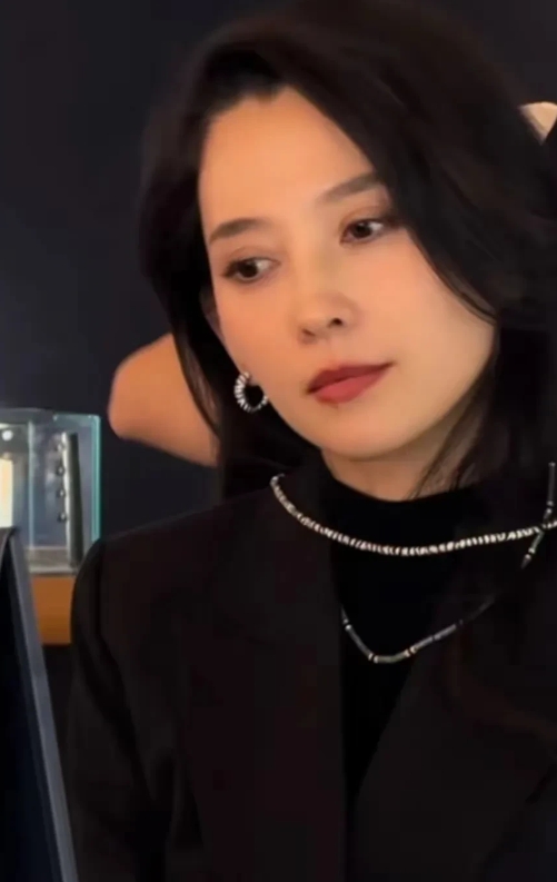 有网友报偶遇汪峰带森林北见家长，看来这已经铁板钉钉了。

网友们都觉得不不敢相信