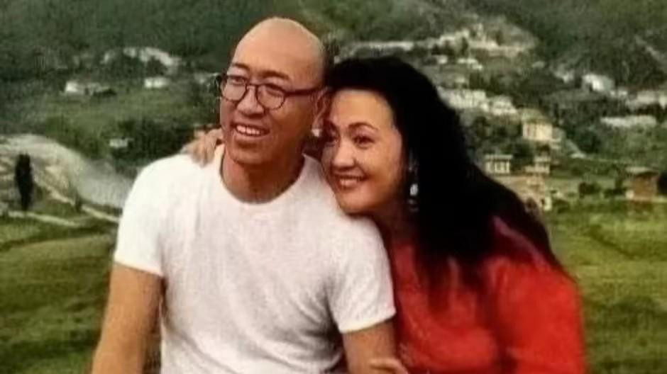 麻六记传出喜讯，小哥爆火十万直播间，张兰去日本疑似地下情曝光