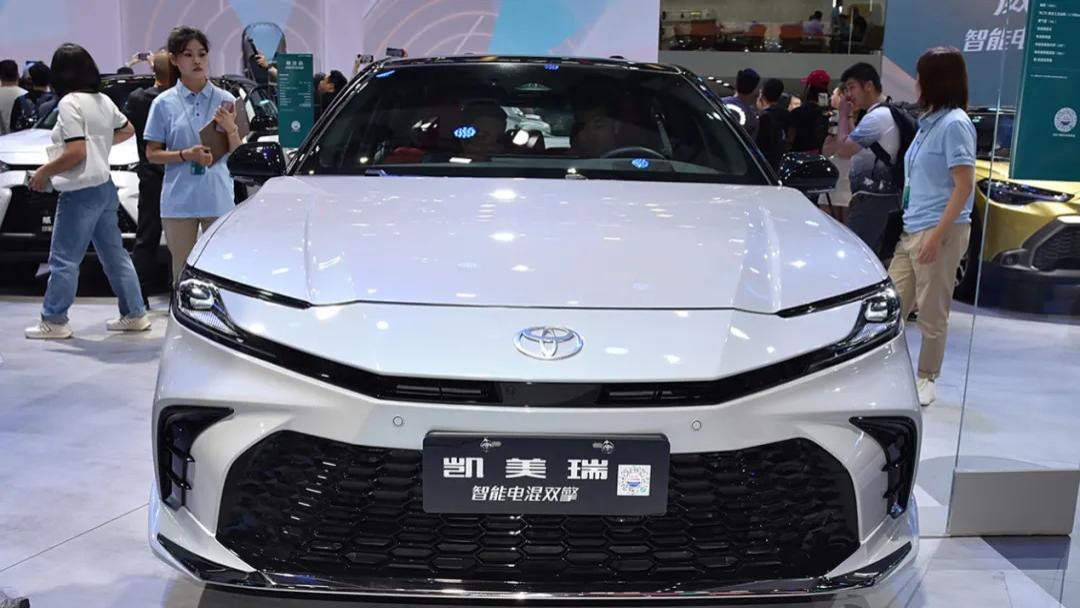 14万价格买33万体验，车长4.99米，2.0L油混喝92粗粮一公里3毛，网友：换壳雷克萨斯