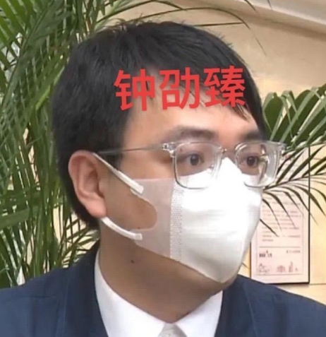 有文化的人出轨都跟普通人不一样，别人出轨都叫“第三者”，她是比别人多了一者，称为