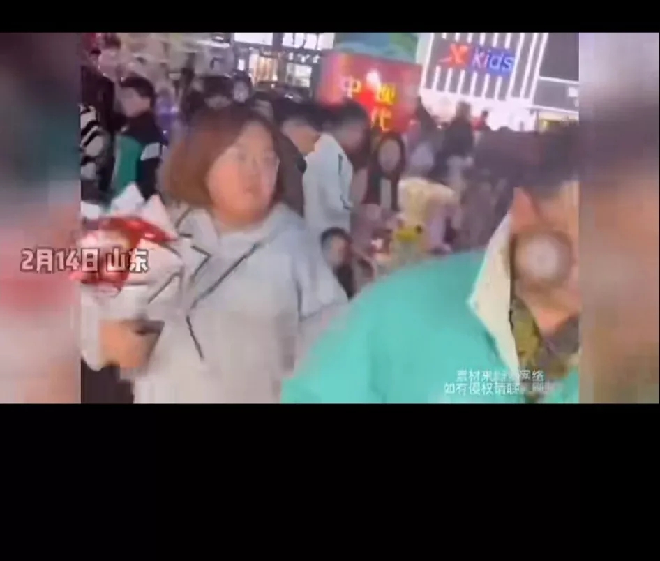 山东，一男子在情人节这天，选择跟热恋3个月的女网友见面。让男子没想到的是，女网友