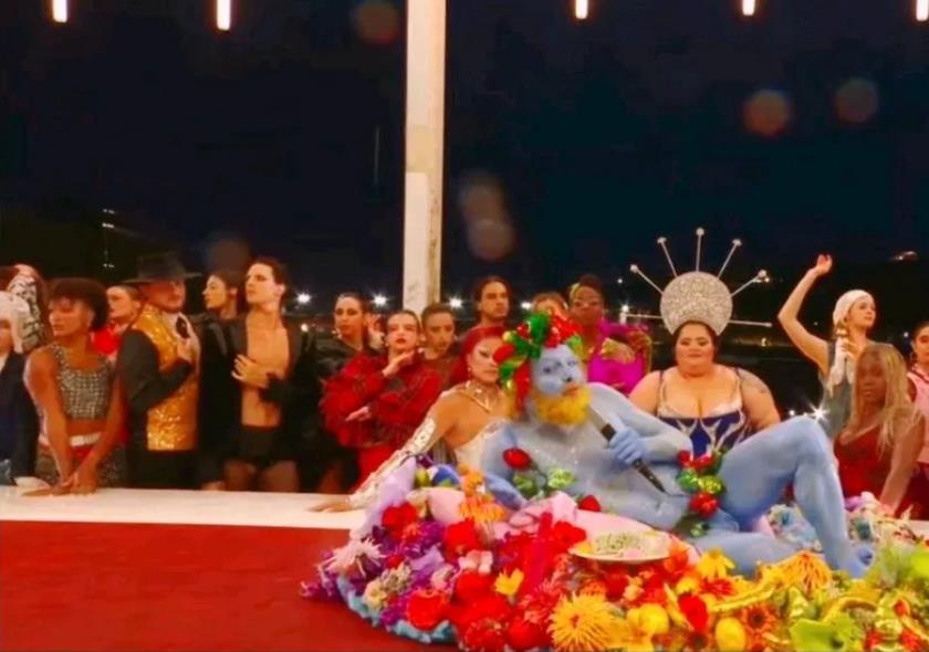 这届巴黎奥运会开幕式被严重吐槽了！

1、设备不足。一共200多个国家，只准备了