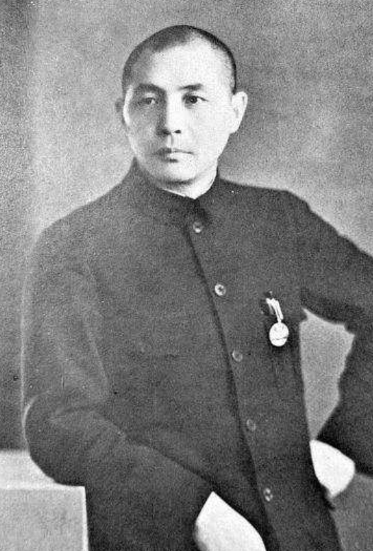 1948 年 12 月 15 日，急于逃跑的胡琏为黄维挑选了一辆崭新的坦克，可是