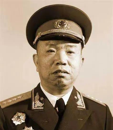 1927年，麻城县农协判处恶霸地主丁枕鱼死刑。死到临头，丁枕鱼对王树声大喊：“老
