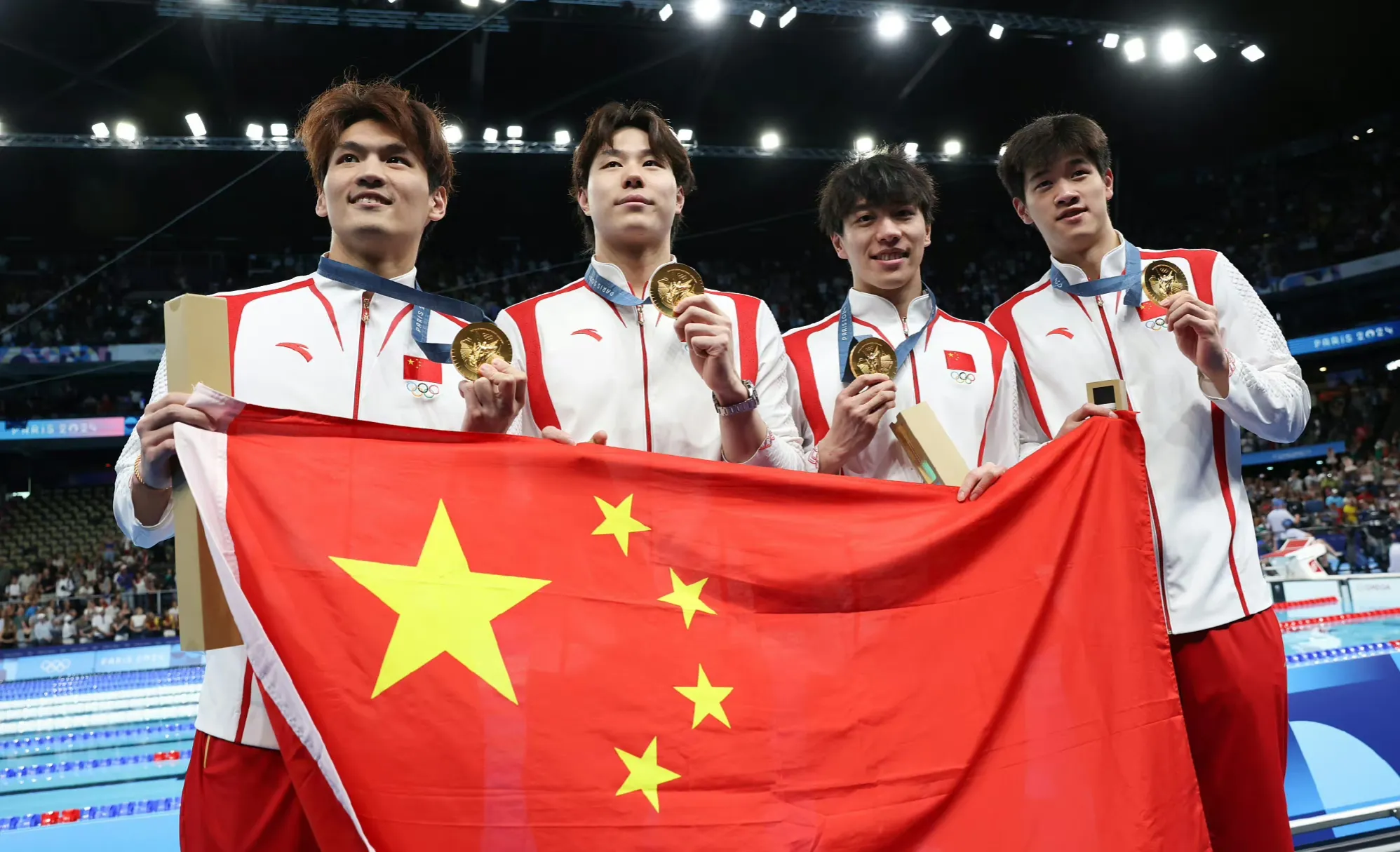 中国游泳队12枚奖牌创历史之最。

巴黎奥运会：2金3银7铜共12枚。
东京奥运