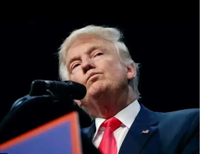 太突然了！
美国发生政变？
当地时间7月25日，特朗普这次的言论可真够劲爆的，他