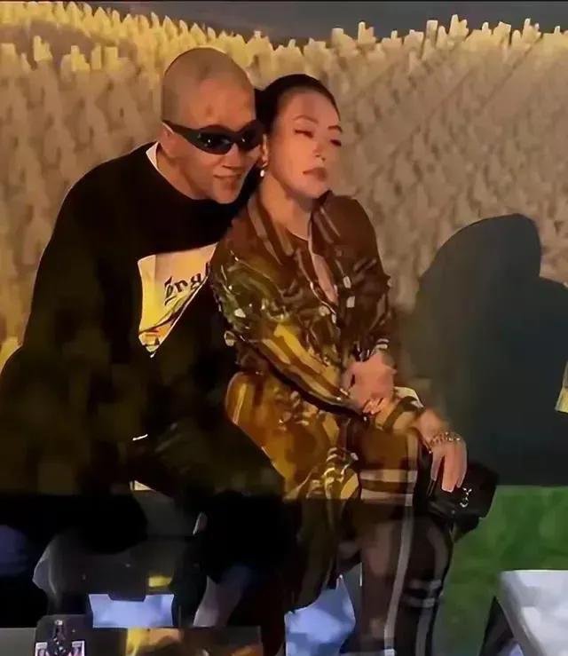 具俊晔，最强吃瓜人！

张兰气势汹汹的落地日本，丈母娘小姨子急的上蹿下跳，这大瓜