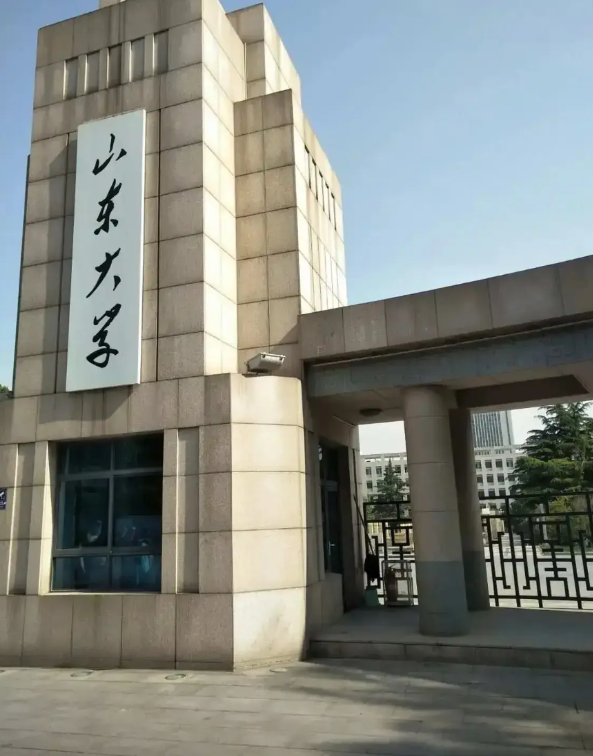 山东大学任书记9月25日在济南大学生开学典礼上高调宣布山大龙山校区占地7800亩