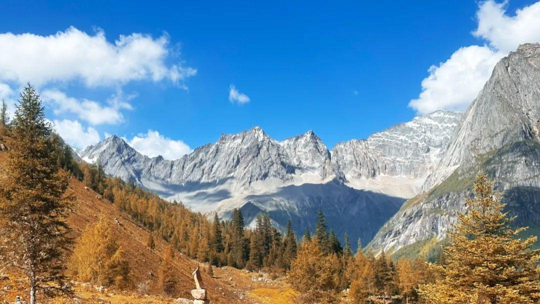 都说四姑娘山不如路边的风景，那它真是坑吗？