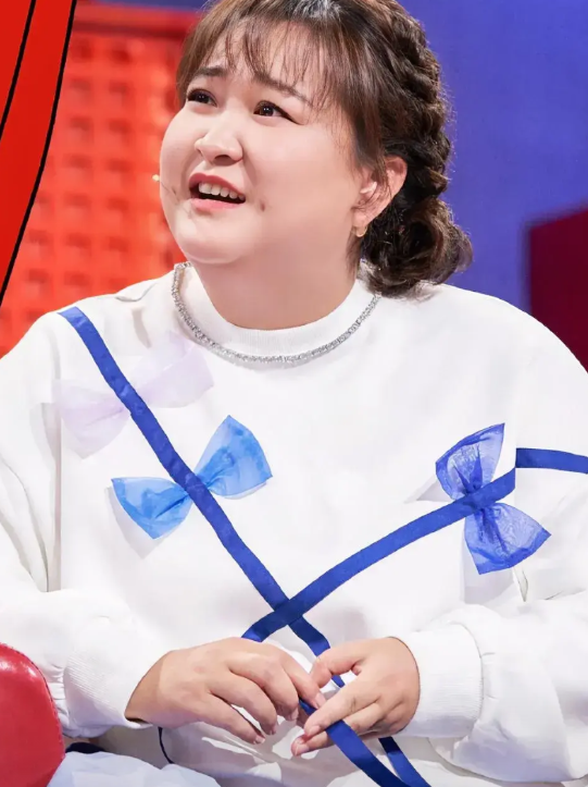 为什么现在不见贾玲的消息了？

因为现在的贾玲就如同现在的杨笠一样，很少说脱口秀
