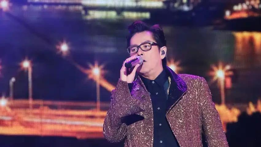 谭咏麟怎么也想不到，自己意外得来的私生子，已经开始为他争光