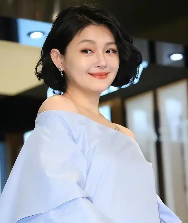 大S已在日本完成火化，具俊晔和小S后天带骨灰回台湾。这事儿，还真挺让人唏嘘的。