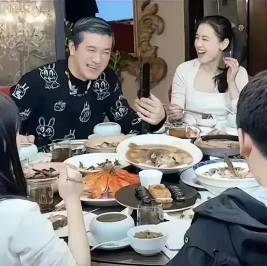 笑死人了，怎么看到杨子痛哭流涕，我们在屏幕外面笑得没心没肺呢？可能是一开始出场就