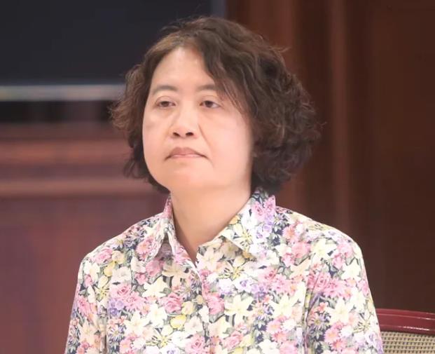 民进党派系争斗白热化，被称为“大党鞭”的“立法院”党团柯建铭今天竟然敢挥鞭抽打赖