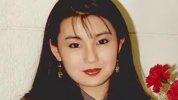 息影19年，59岁张曼玉近况曝光：不婚无子独居，网友太飒了