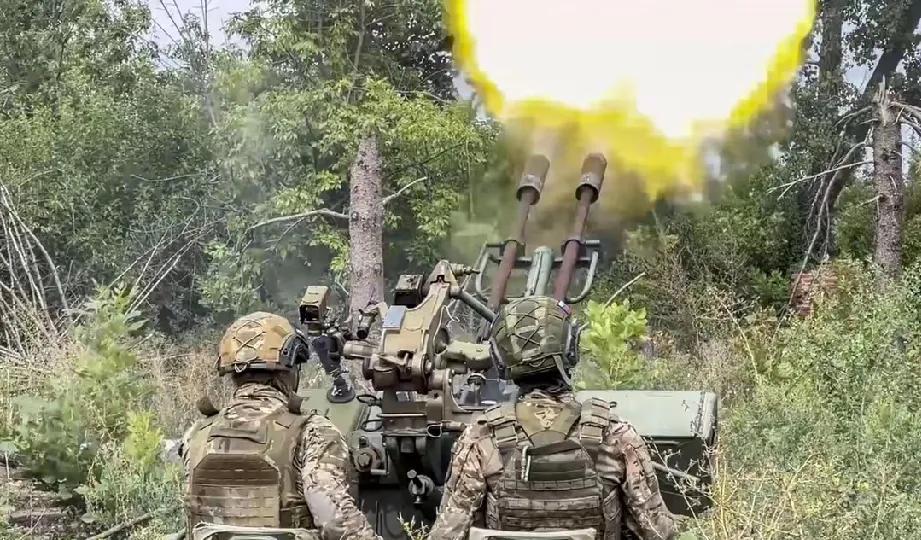 俄乌冲突持续近三年，战场上斗智斗勇，攻城掠地，从布拉霍沃到库拉霍沃，再到红军城，