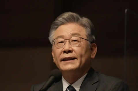 共同民主党党首李在明代表称，如果戒严实施，绑架、酷刑、杀害就成了日常的韩国版“金