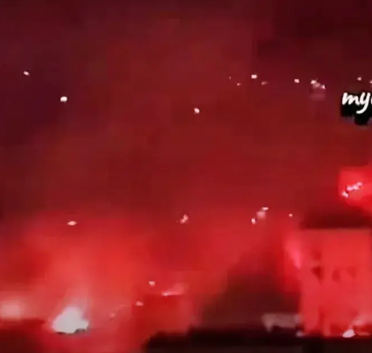 2003年伊拉克战争爆发，美国参战，中国得以喘息，迎来了飞速发展，20年GDP翻