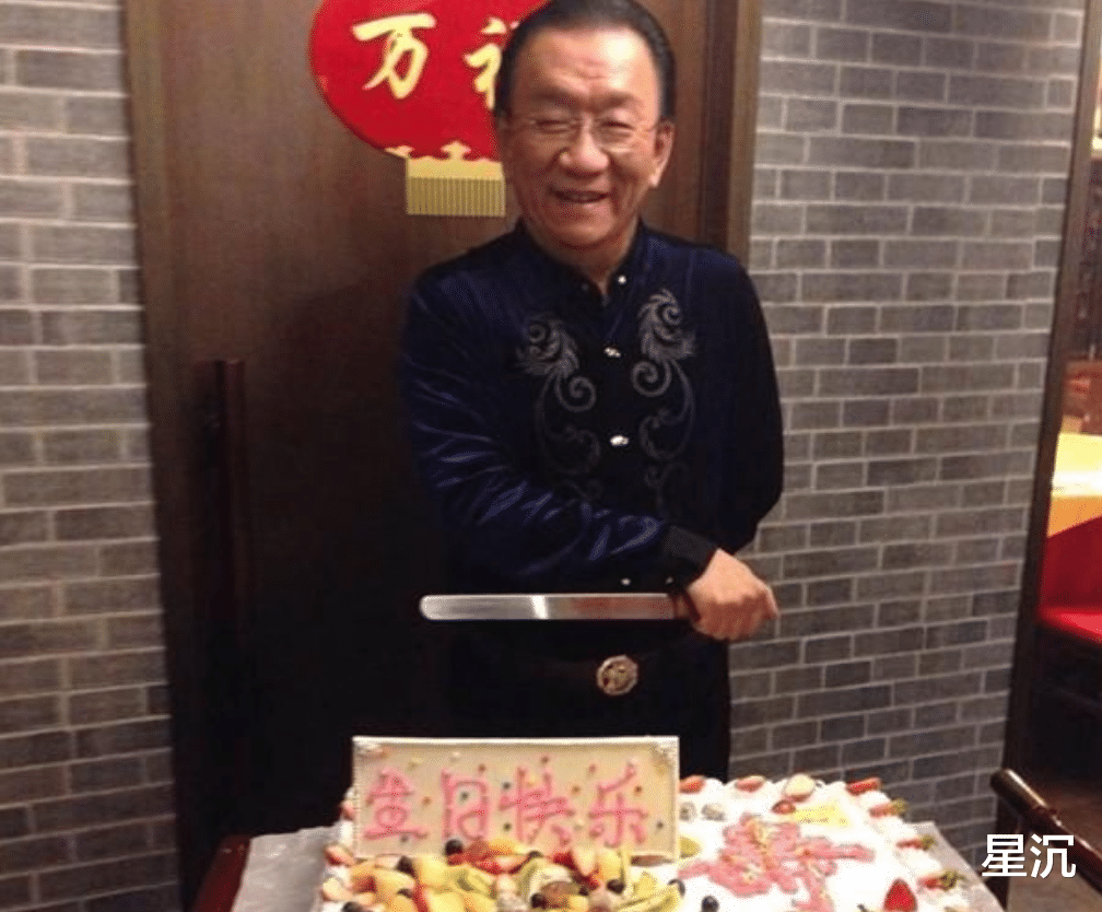 侯耀华：拜师应按照入门前后排序，但我本人是例外，牛群生气没用（侯耀华拜师仪式上师胜杰的发言录像）-第19张图片-九妖电影