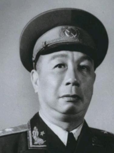 在1995年7月22日，开国上将陈士榘临终前，二婚妻子李峥问他一生中最爱的到底是
