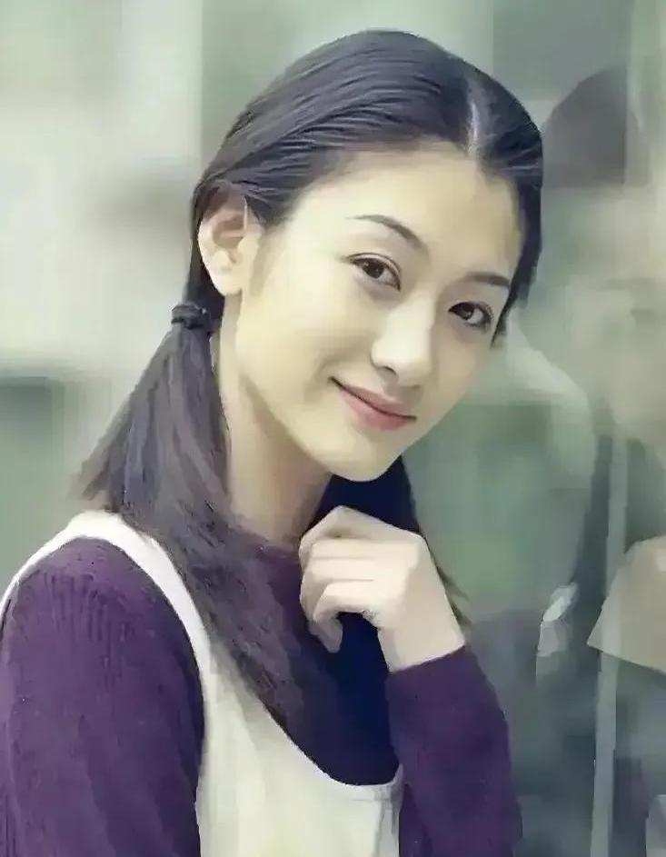 李小冉的现任丈夫徐佳宁透露，他在与李小冉结婚前就已经认识她二十年，并对她的每一段