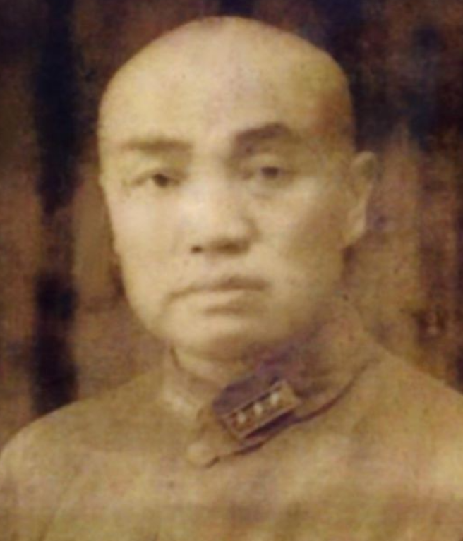 1943年5月，国军上将于学忠被日军包围，带路的伪军司令喊话：“于总司令下山投降