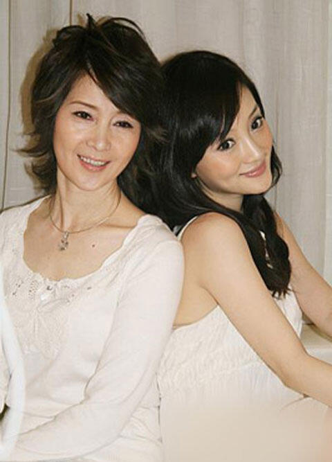 张伟欣：演艺路上的坚韧与女儿离婚之痛