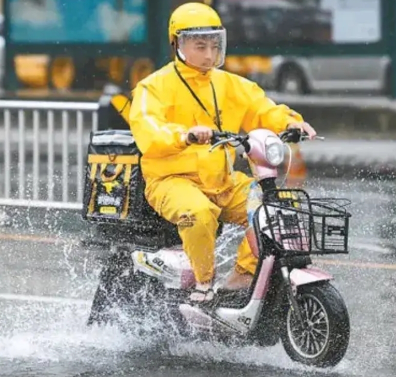 感谢京东，感谢刘强东，让我这个临时工变成了正式工！
风里来，雨里去，辛苦辛苦干两