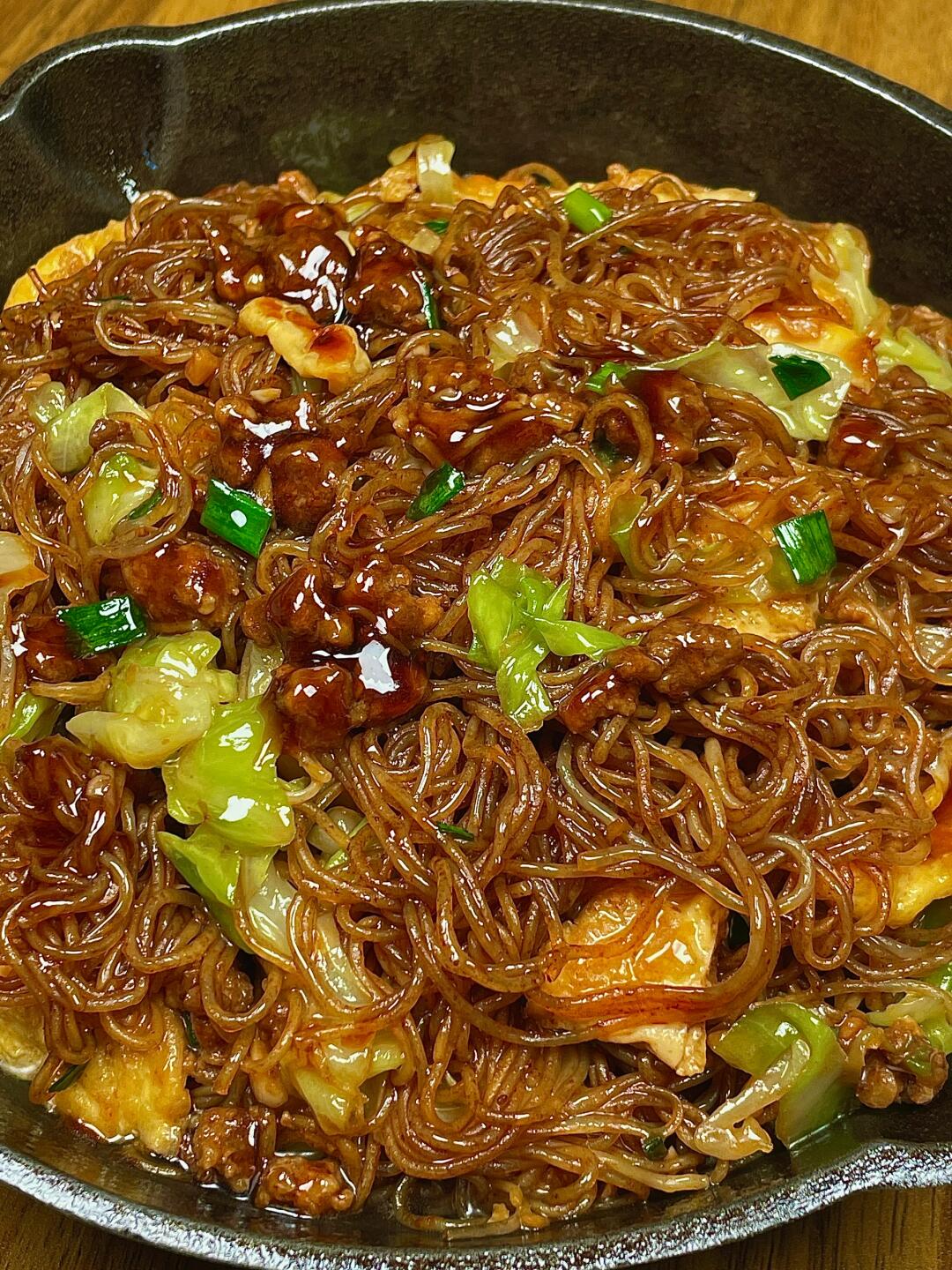 超好吃的肉沫包菜，一定要试试试！
肉末香香的，鸡蛋鲜鲜的，包菜脆爽可口，粉丝吸满