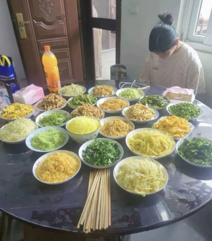 太令人疑惑了！在湖南，有个小伙子心里美滋滋地去了女朋友家。想着肯定会被热情招待，
