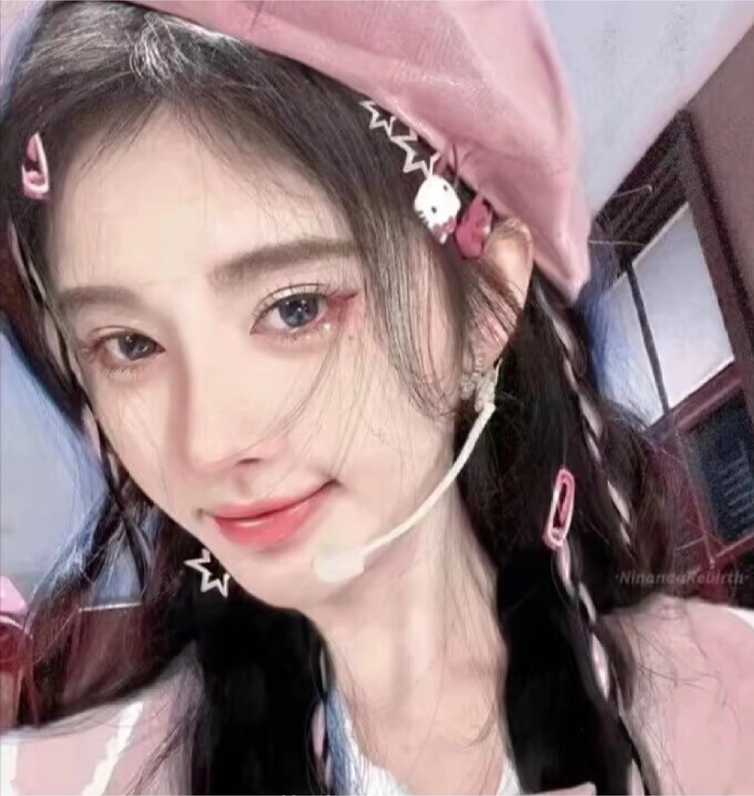 是的，她非常爱我们