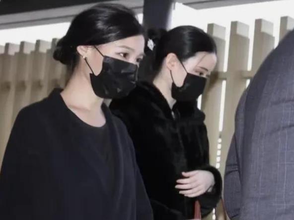 琼瑶阿姨创作了无数的经典，这样的奇女子有不平凡的人生经历是正常的。她爱过，也被爱