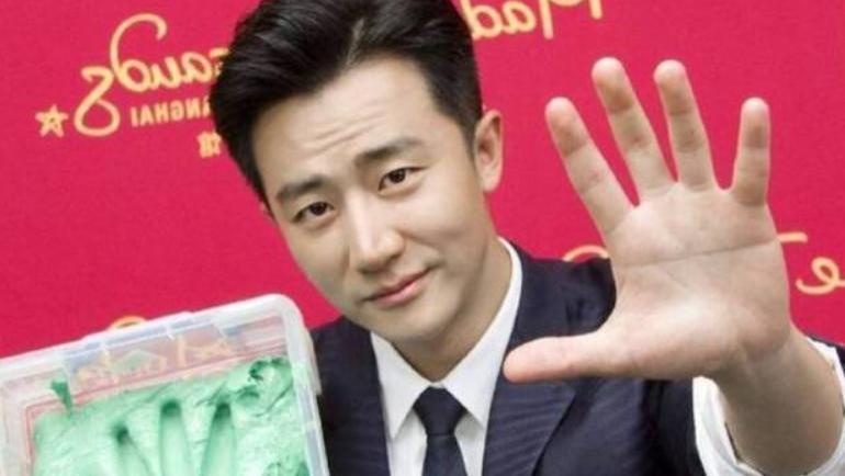 一白遮三丑，丑手毁所有，这5位明星的“手”让人忍俊不禁