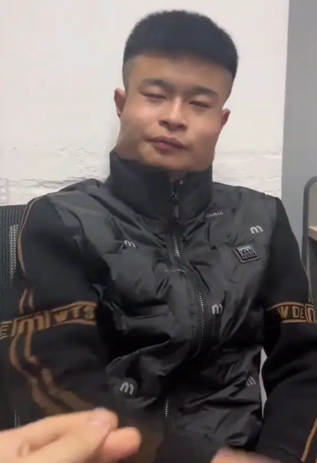 好家伙！吃郎子吃成正方脸了