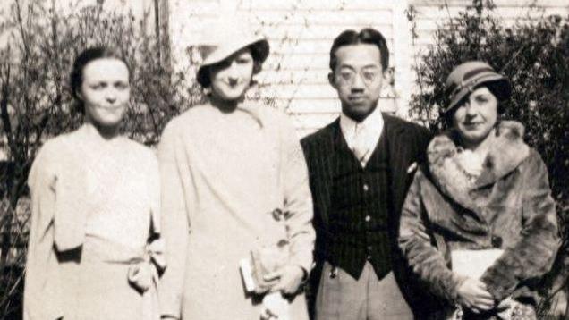 美国男子发现祖母百年前与中国男性合影，不通中文，毅然跨国寻人