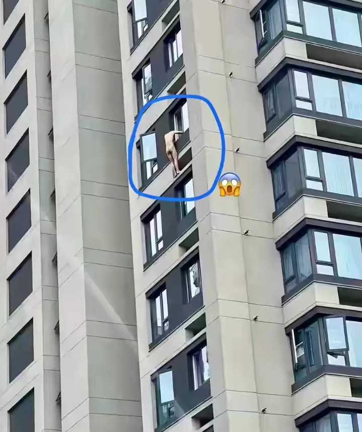 站在窗外的男的，不知道怎么想的？