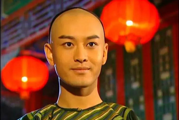 黄晓明悼念琼瑶，透露当年拍戏内幕。
琼瑶阿姨的离开，不仅引发广大网友的送别，众多