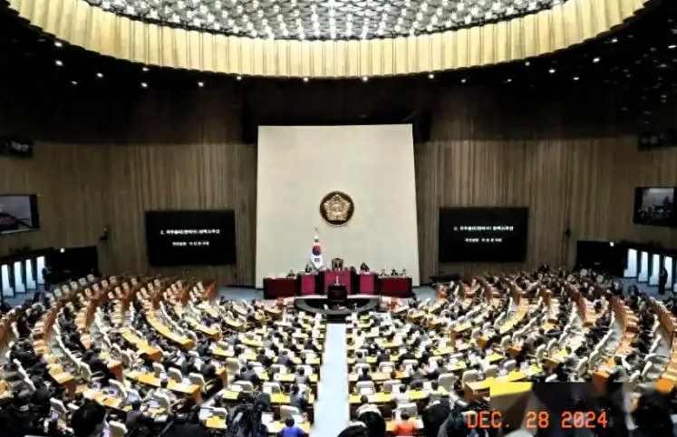 韩国先倒下的“巨人”是李在明？他会于尹锡悦先倒下！
