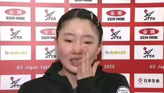 老张本，昨天晚上应该彻夜无眠了
上午，儿子张本智和被国乒选手薛飞狂虐，1：3败北
