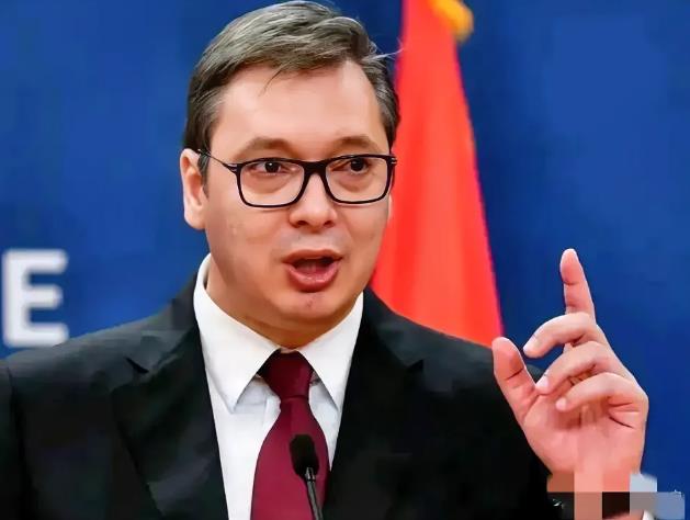 武契奇发怒
塞尔维亚绝不会向乌克兰提供战机！
塞尔维亚总统武契奇愤怒地表示，现在