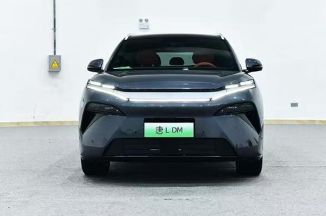 比亚迪唐L首发亮相：旗舰SUV的全面升级
外观焕新，科技感与运动感兼具
1月17