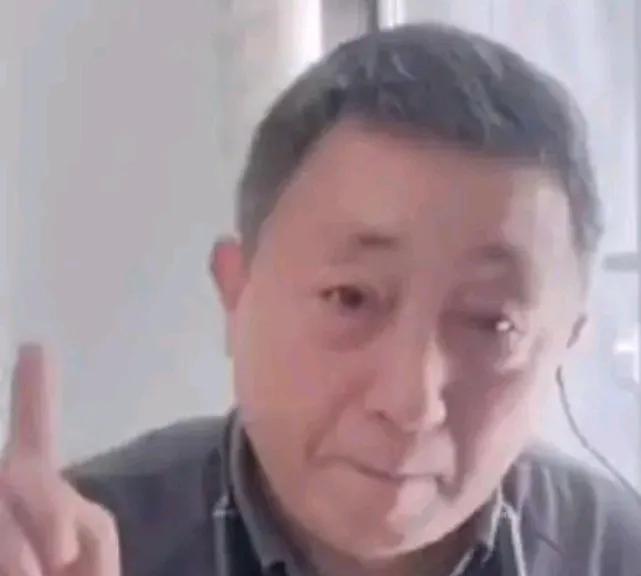 嘿，你听说了吗？六六最近又闹幺蛾子了！也不知道哪来的勇气，又开始指点江山了，真当