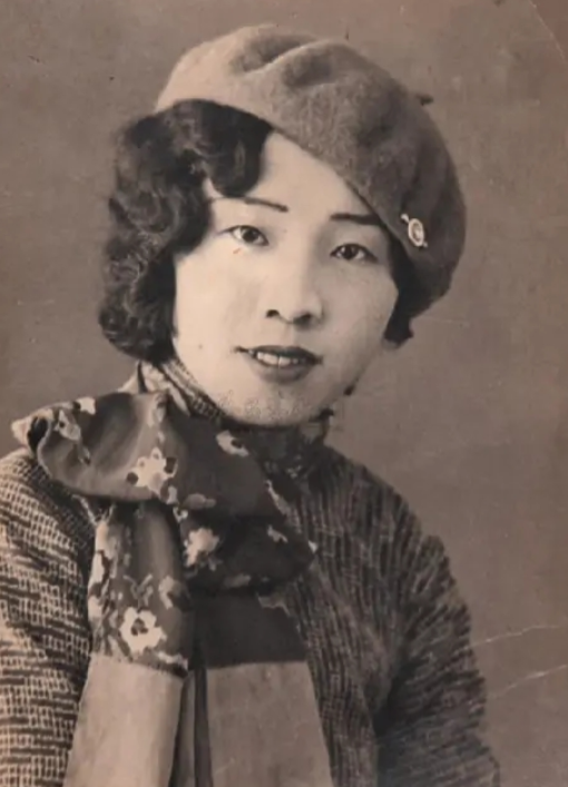 1977年，潘玉良去世，被安葬在法国巴黎蒙巴纳斯墓园，可与她合葬的，不是她心爱的