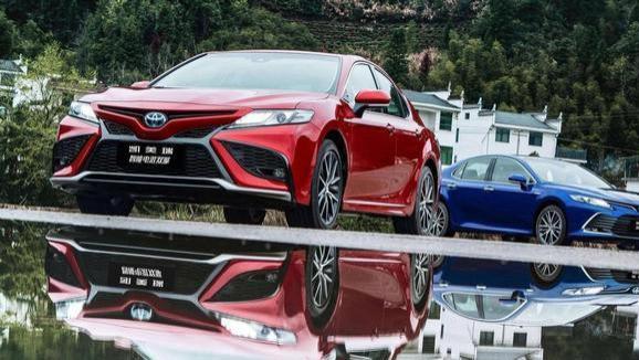 混动时代，凯美瑞全速域智能电混加持，节油与驾驶全都要？