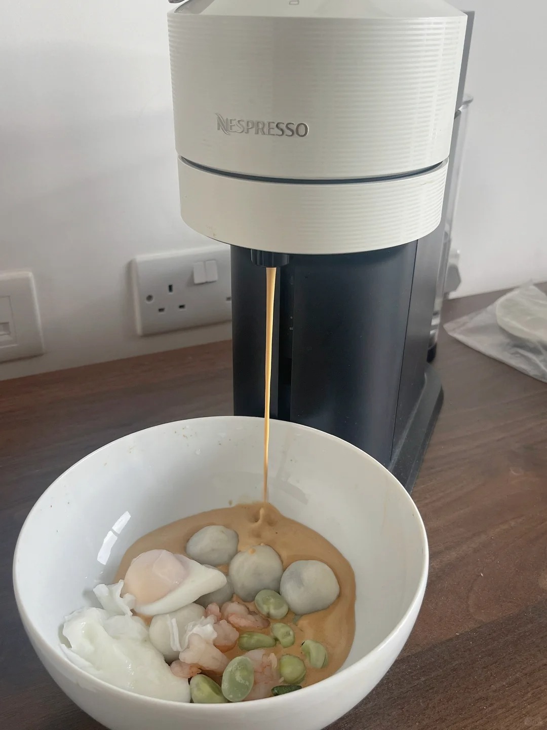没关系 🇬🇧留子什么不能吃？
不过是咖啡元宵里
小小加了点
鸡蛋🥚 虾🍤
