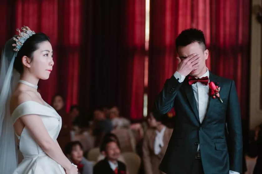 女子明天就要结婚了，可是就在前一天，女子却被男闺蜜叫到了家中一夜未归，直到第二天