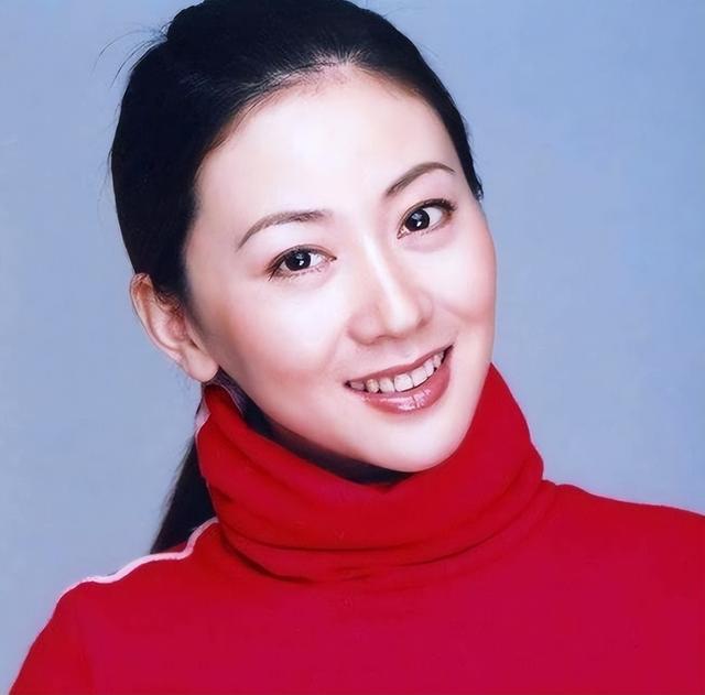 汤加丽:因“人体模特”和丈夫离婚,遭父母嫌弃,今48岁孤身一人-第9张图片-九妖电影 汤加丽:因“人体模特”和丈夫离婚,遭父母嫌弃,今48岁孤身一人-第9张图片-九妖电影