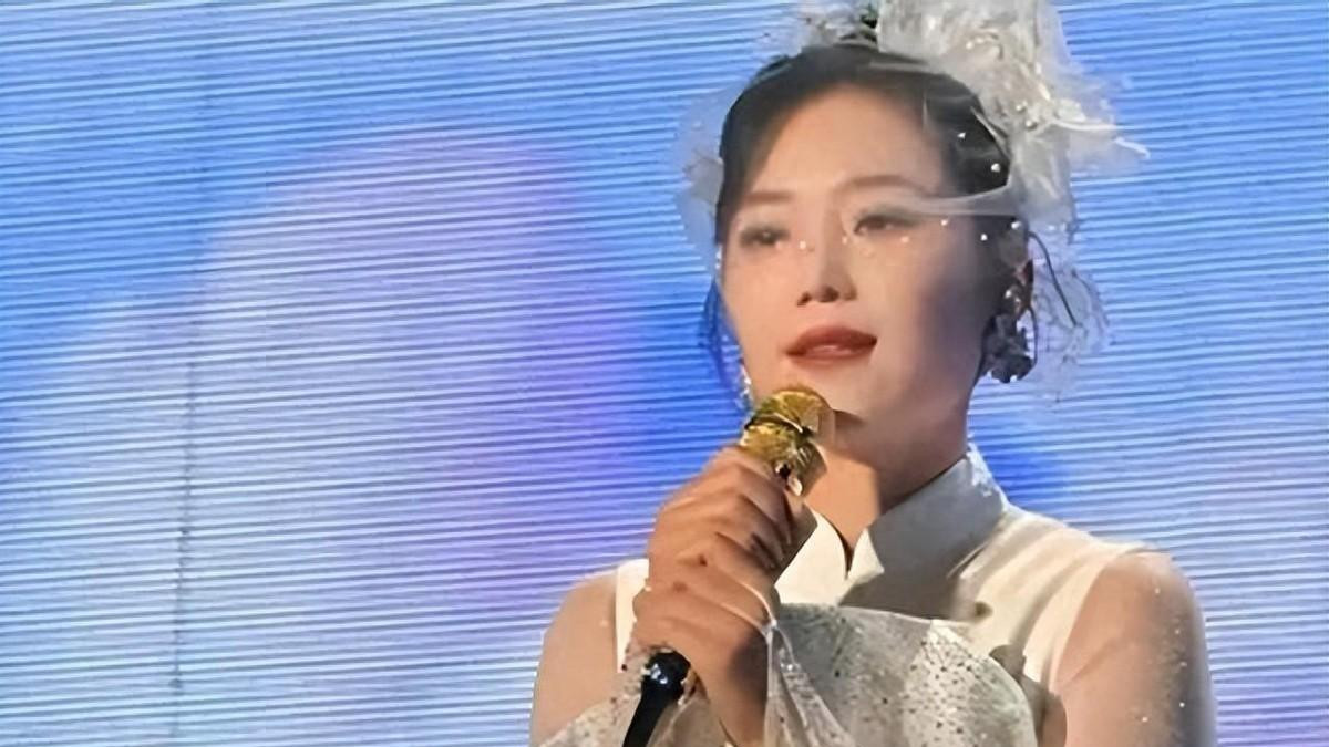 墙倒众人推资本都吓退了，云朵这次骑虎难下，刀郎不回应嫌脏